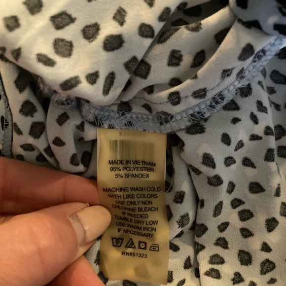 Vince Camuto side rouched blouse / top - Picture 4 of 4